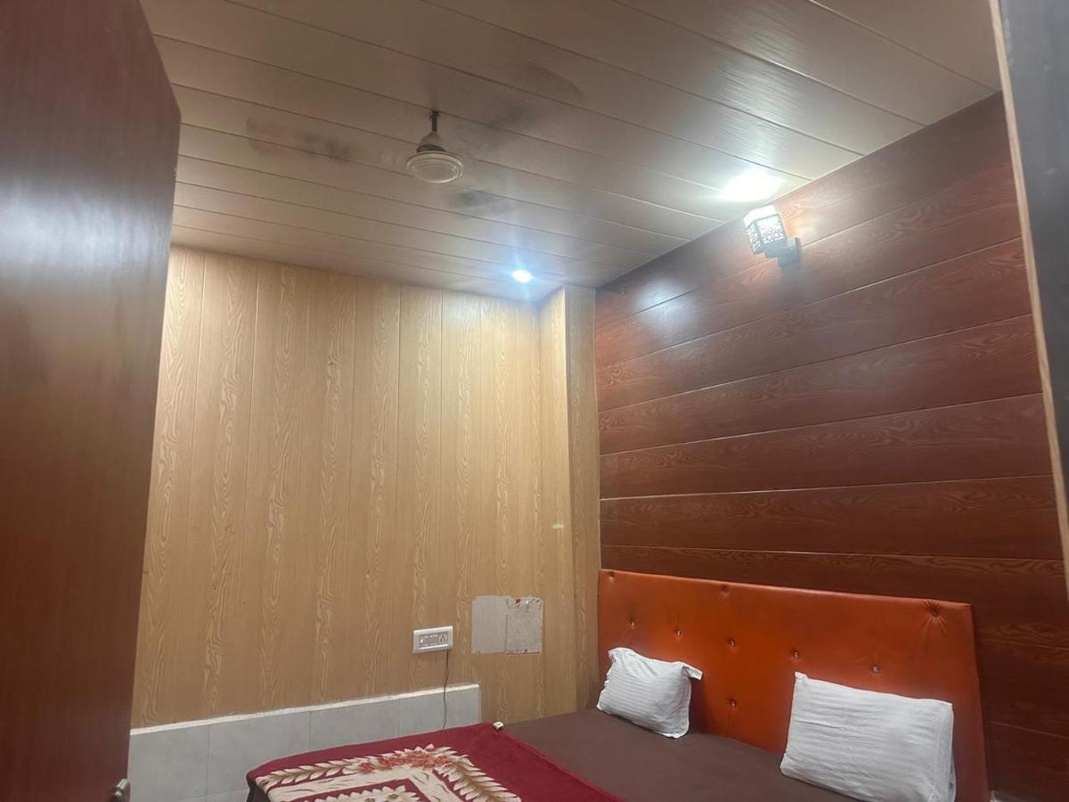 Yamnotri Dham Hotel Vrindāvan Exterior foto