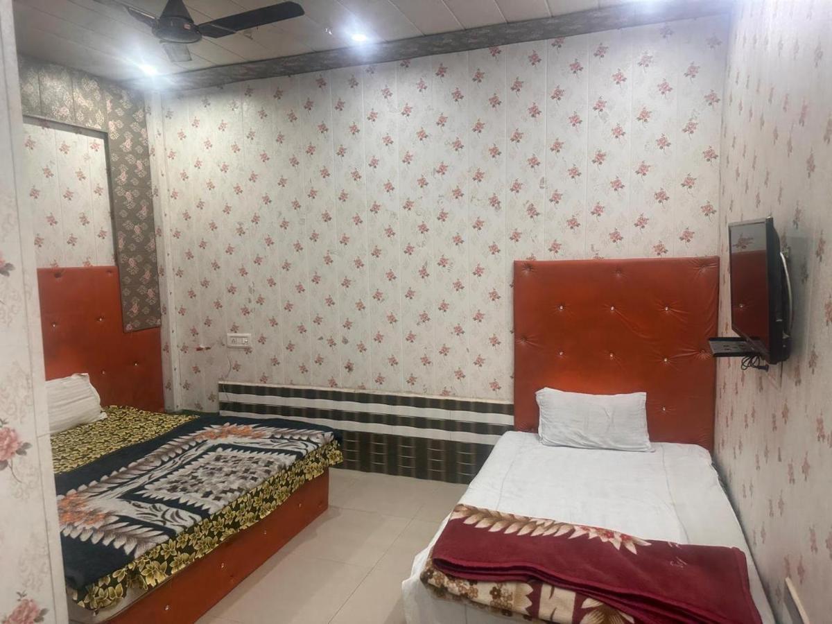 Yamnotri Dham Hotel Vrindāvan Exterior foto