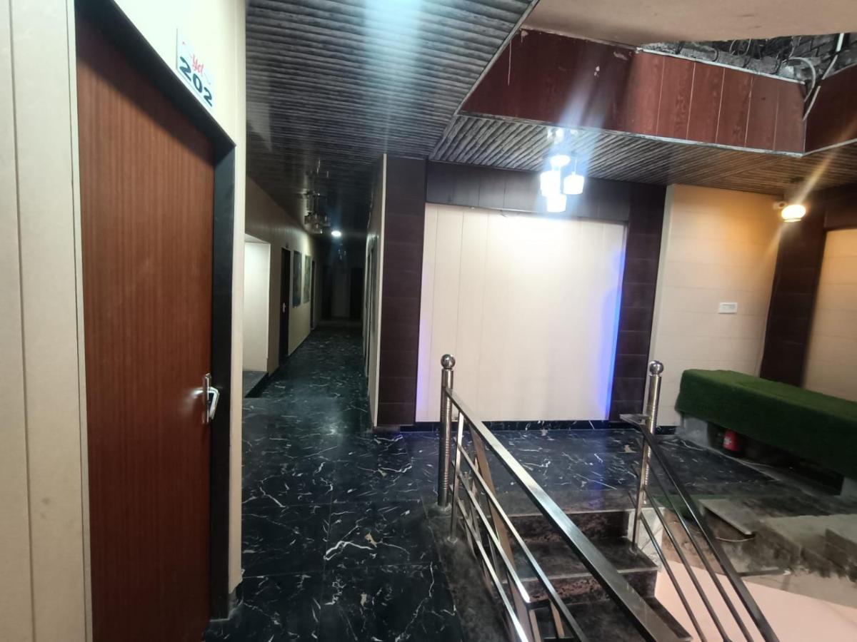 Yamnotri Dham Hotel Vrindāvan Exterior foto