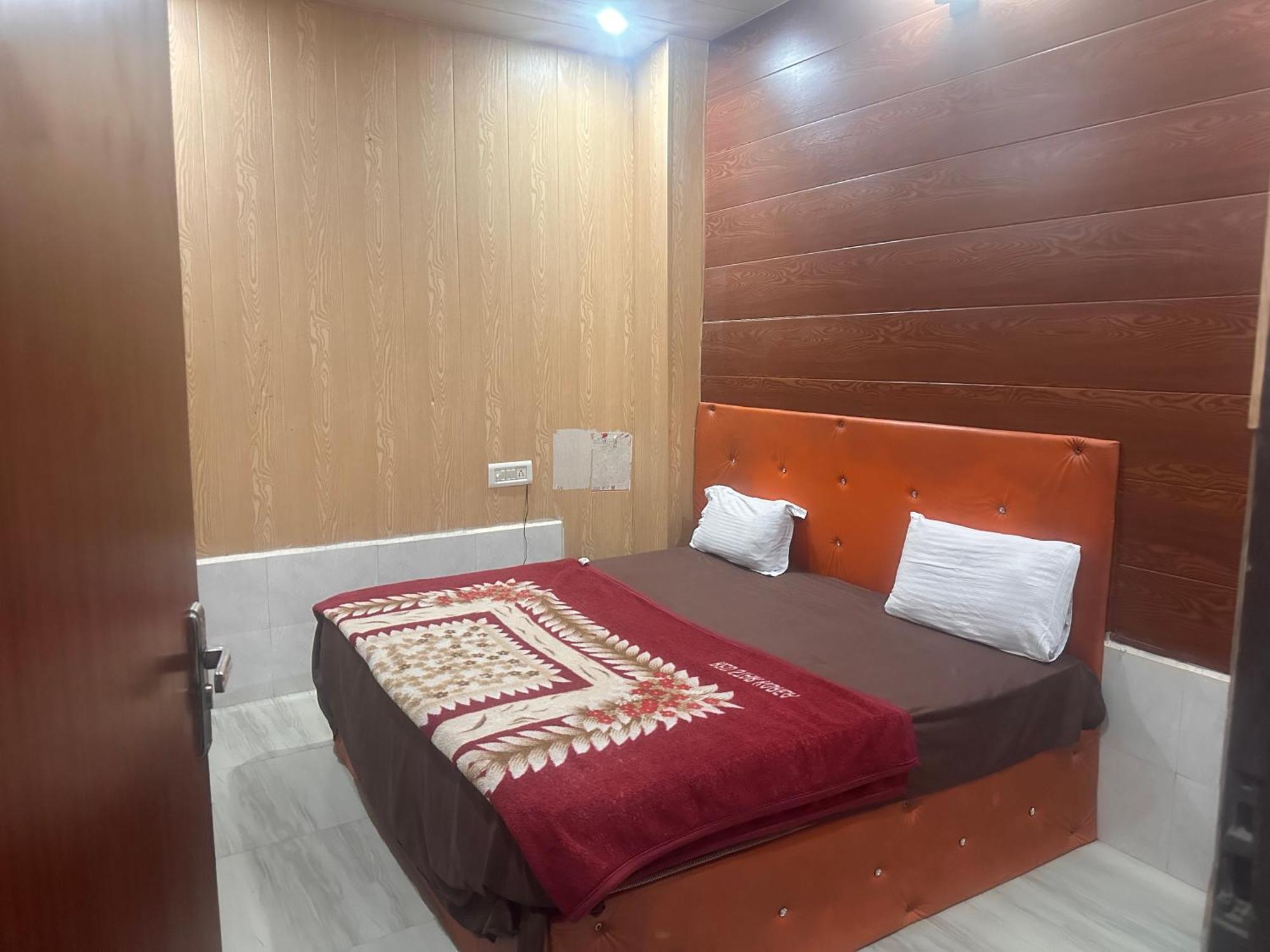 Yamnotri Dham Hotel Vrindāvan Exterior foto
